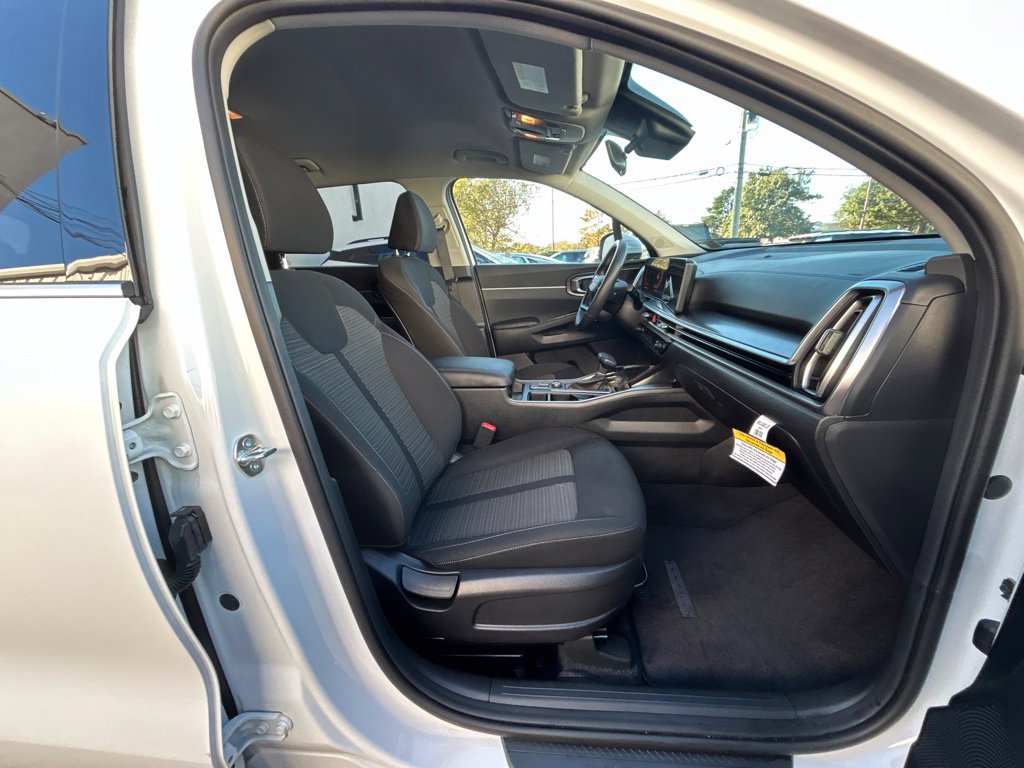 Certified 2026 Kia Sorento LX FWD image 24