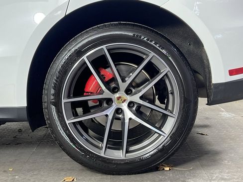 Certified 2023 Porsche Macan S image 14