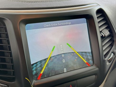 Used 2017 Jeep Cherokee Latitude w/ Comfort & Sound Group image 22