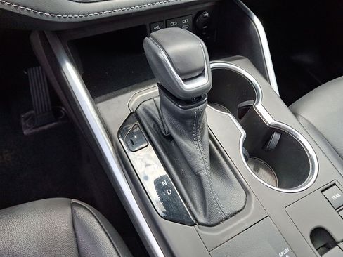 Used 2023 Toyota Highlander XLE AWD/4WD image 12