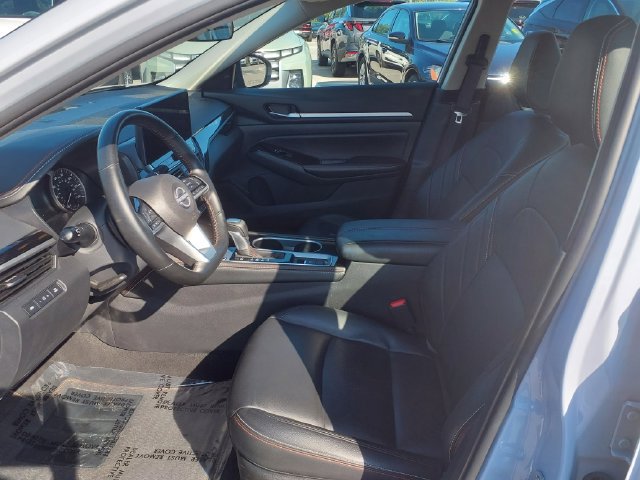 Used 2025 Nissan Altima 2.5 SR w/ SR Premium Package AWD/4WD image 9