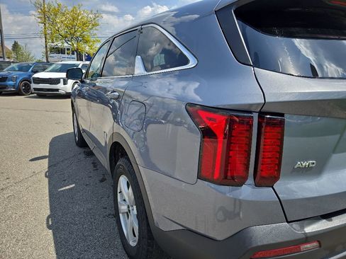 Certified 2022 Kia Sorento LX AWD/4WD image 3