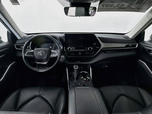 Used 2023 Toyota Highlander XLE AWD/4WD image 25