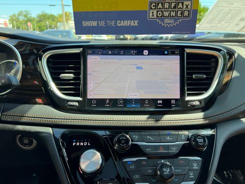Used 2023 Chrysler Pacifica Pinnacle FWD image 43