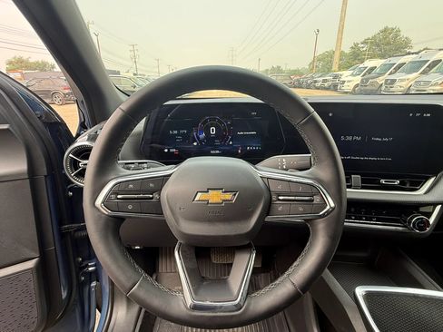 Used 2026 Chevrolet Equinox LT w/ Safety and Technology Package FWD image 15