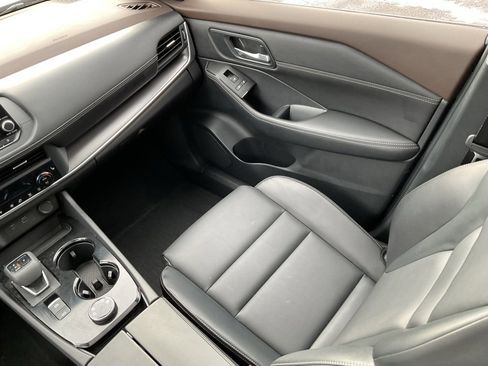 Used 2023 Nissan Rogue SV w/ SV Premium B Package image 18