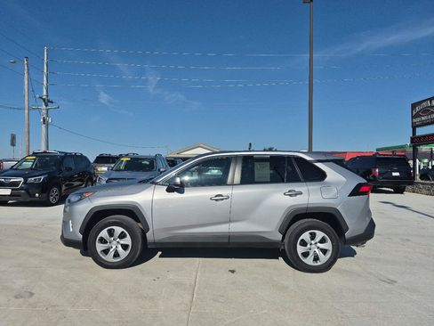 Used 2022 Toyota RAV4 LE AWD/4WD image 9