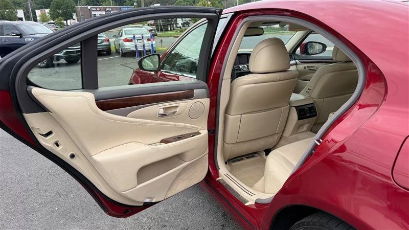 Used 2013 Lexus LS 460 AWD w/ Comfort Pkg image 44