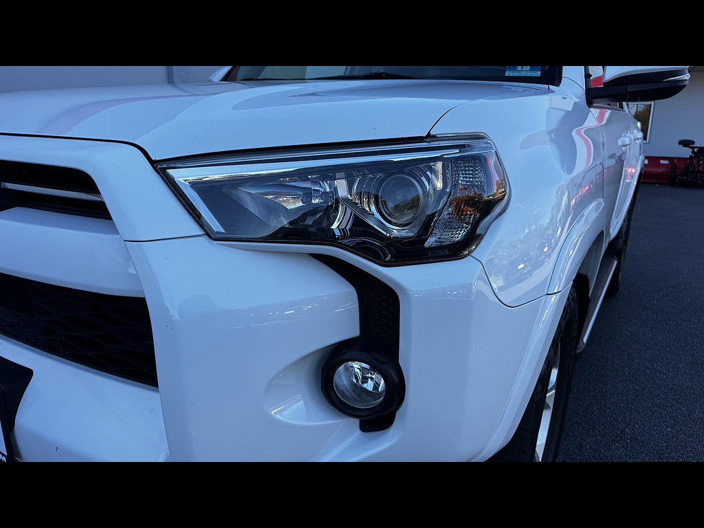 Certified 2020 Toyota 4Runner SR5 Premium w/ Moonroof Package AWD/4WD image 10
