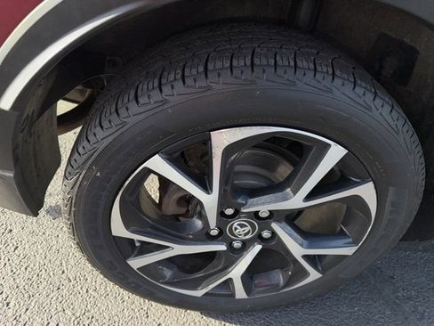 Used 2018 Toyota C-HR XLE image 25