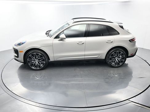 Certified 2025 Porsche Macan image 37