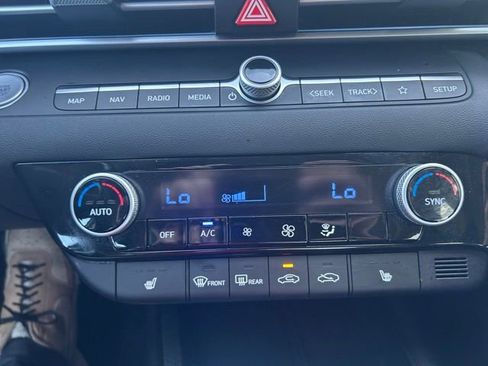 Used 2025 Hyundai Elantra Limited FWD image 24