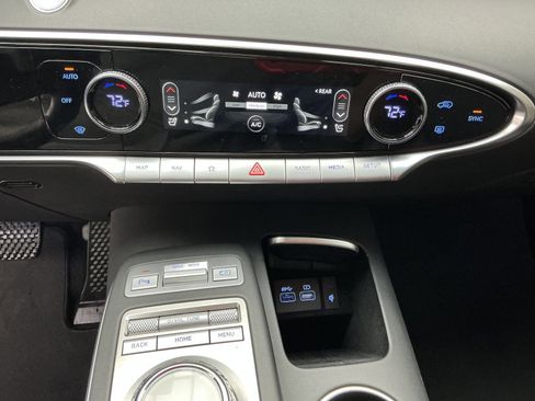 Used 2025 Genesis GV70 2.5T image 12