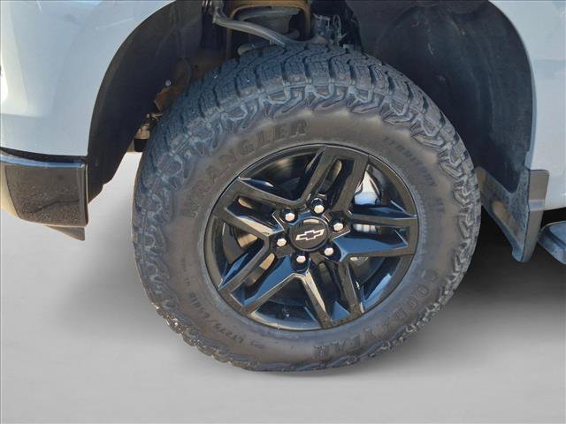 Used 2025 Chevrolet Silverado 1500 Custom Trail Boss AWD/4WD image 15