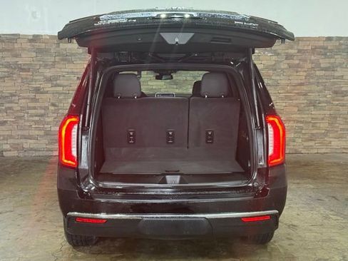 Used 2023 GMC Yukon SLT w/ SLT Luxury Package AWD/4WD image 7