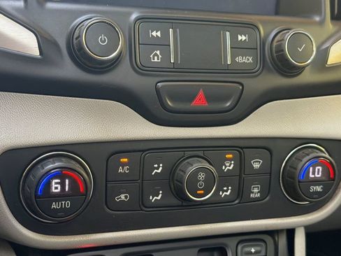 Used 2019 GMC Terrain SLT w/ Infotainment Package II AWD/4WD image 19