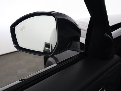 Used 2021 Land Rover Range Rover Velar R-Dynamic S image 33