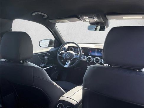 Certified 2025 Mercedes-Benz GLB 250 image 21