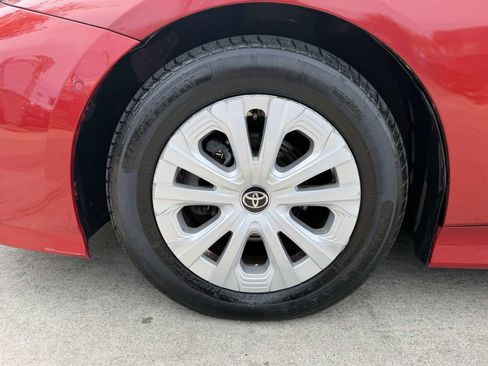 Used 2022 Toyota Prius LE FWD image 8
