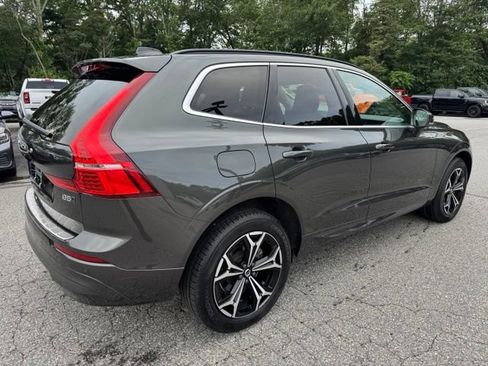 Used 2022 Volvo XC60 B5 Momentum w/ Climate Package AWD/4WD image 5