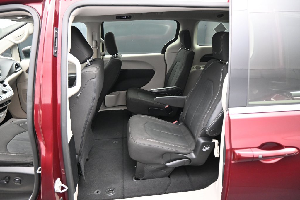 Used 2023 Chrysler Voyager LX FWD image 24