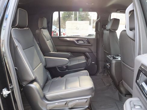 New 2025 GMC Yukon XL Elevation w/ LPO, Elevation Black Package image 40