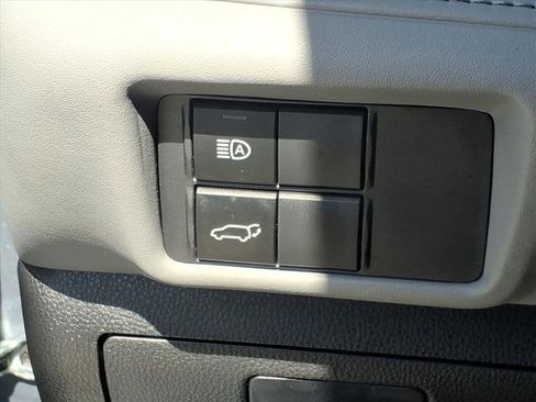 Used 2022 Toyota Highlander XLE image 17