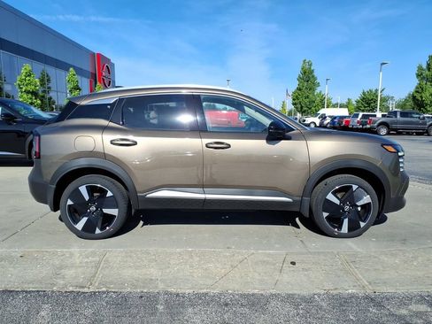New 2026 Nissan Kicks SR w/ SR Premium Package FWD image 9