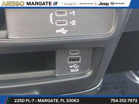 New 2026 Chrysler Pacifica Select FWD image 24