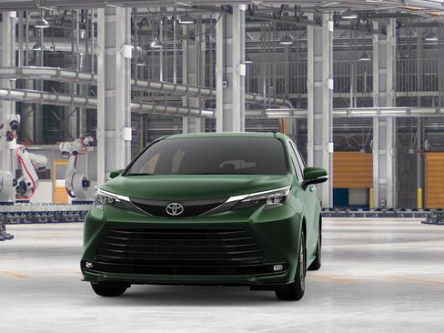 New 2026 Toyota Sienna XLE image 18