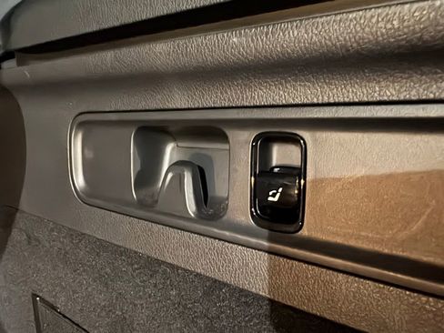 Used 2024 Mercedes-Benz GLC 300 4MATIC image 14