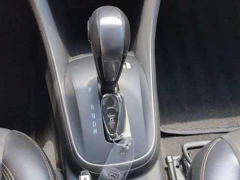 Used 2019 Chevrolet Trax LT w/ LT Convenience Package FWD image 17