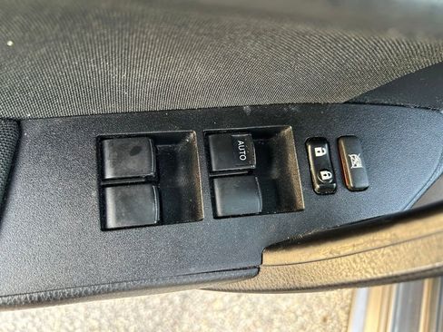 Used 2018 Toyota Corolla LE image 15