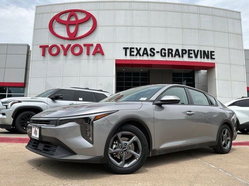 Used 2025 Kia K4 FWD image 2