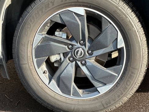 Used 2024 Nissan Rogue SV image 32