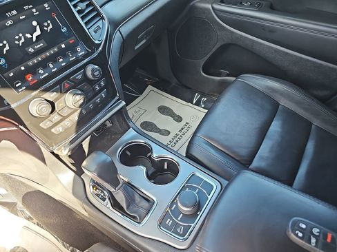 Used 2022 Jeep Grand Cherokee Limited w/ Trailer Tow Group IV image 29