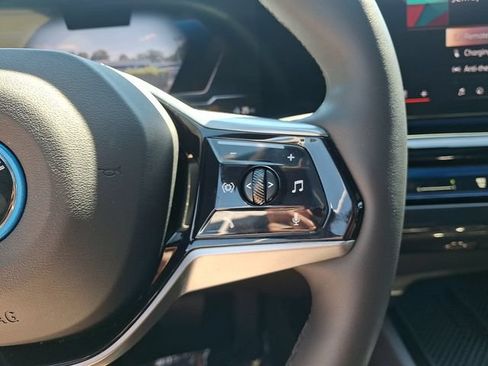 Used 2025 BMW i5 eDrive40i RWD image 27