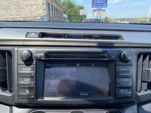 Used 2015 Toyota RAV4 LE FWD image 26