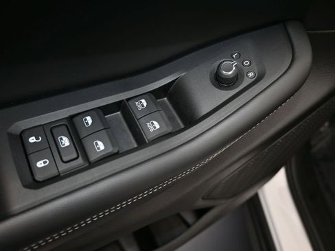 Used 2024 Jeep Grand Cherokee Altitude image 12