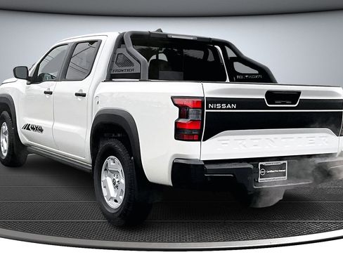 Used 2024 Nissan Frontier SV w/ Hardbody Edition image 4