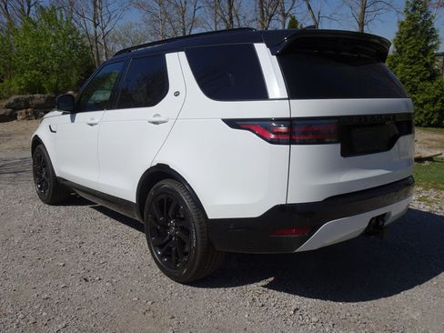 New 2025 Land Rover Discovery Dynamic SE image 8