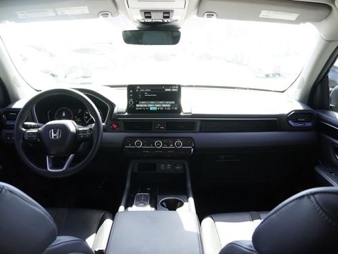 Used 2025 Honda Pilot Touring image 21