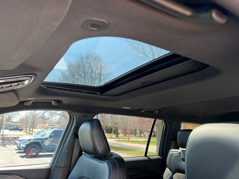 Used 2024 Jeep Grand Cherokee L Altitude image 11