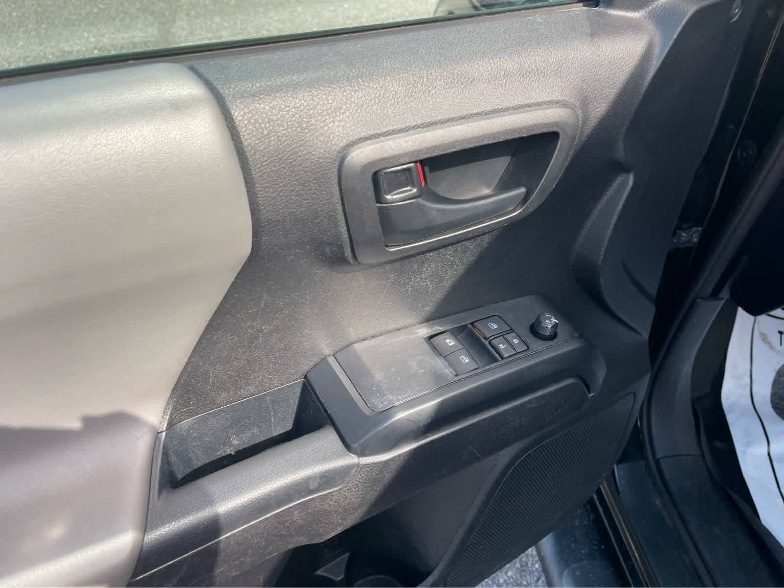 Used 2021 Toyota Tacoma SR AWD/4WD image 10