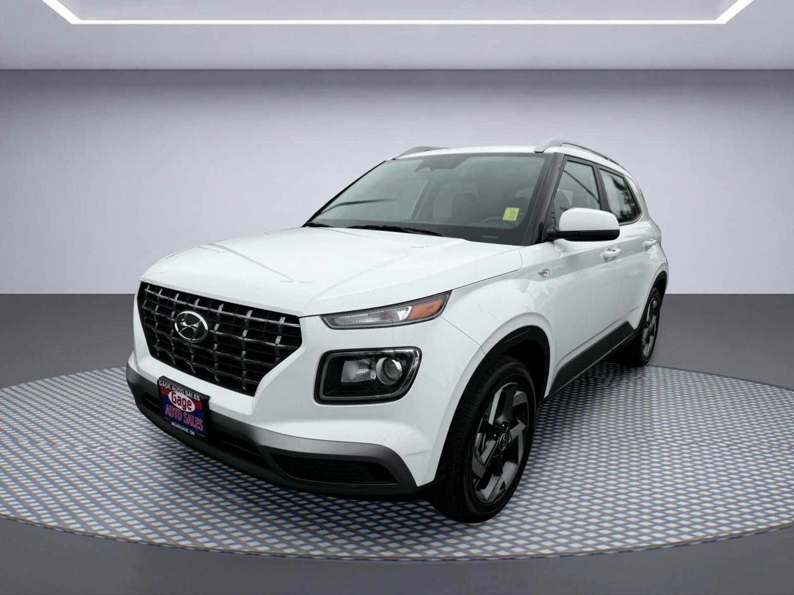Used 2025 Hyundai Venue SEL FWD image 2