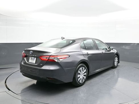Certified 2019 Toyota Camry LE image 6