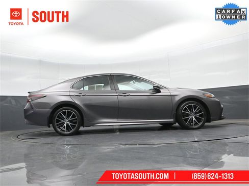 Used 2024 Toyota Camry SE image 39