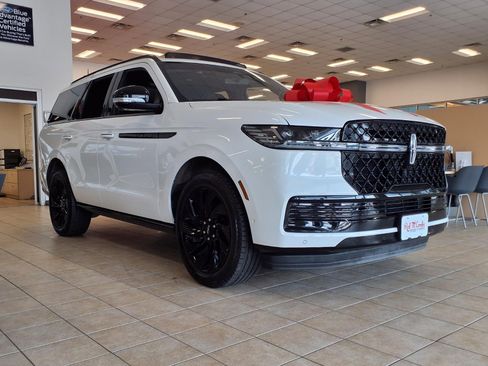 Used 2025 Lincoln Navigator Reserve w/ Jet Appearance Package AWD/4WD image 4