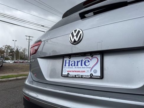 Used 2021 Volkswagen Tiguan SE w/ Panoramic Sunroof Package FWD image 8