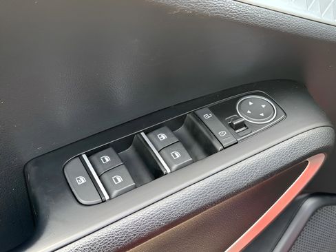 Used 2023 Kia Soul LX image 18